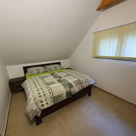 Apartma *