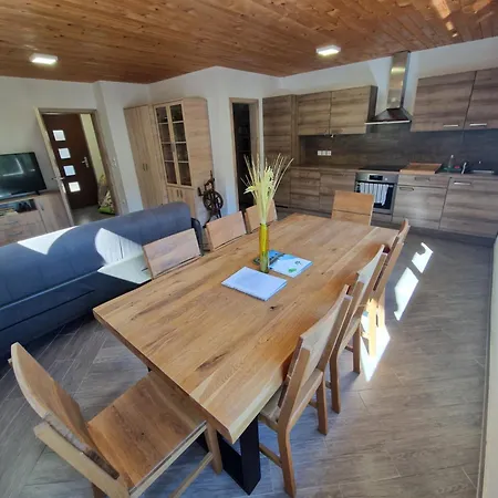 Apartma *